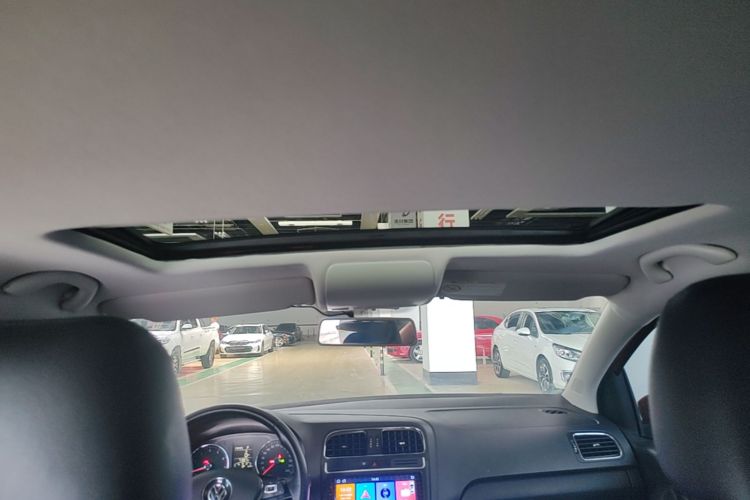 Volkswagen Polo 2016 car image #18