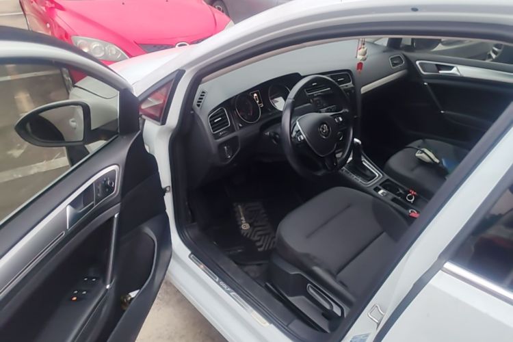 Volkswagen Golf 2019 car image #18