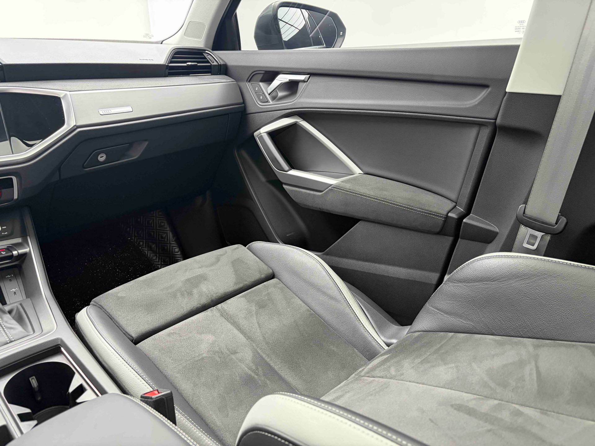 2023 car image #16