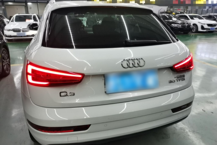 Audi Q3 2019 car image #6
