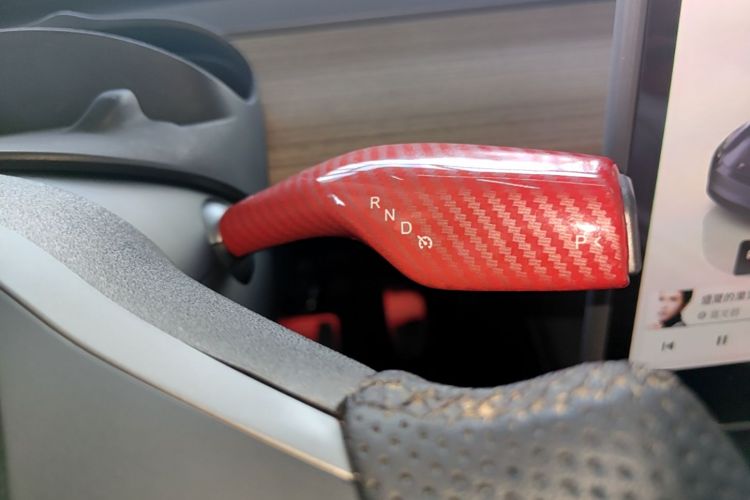 Tesla Model Y 2023 immagine di auto #14