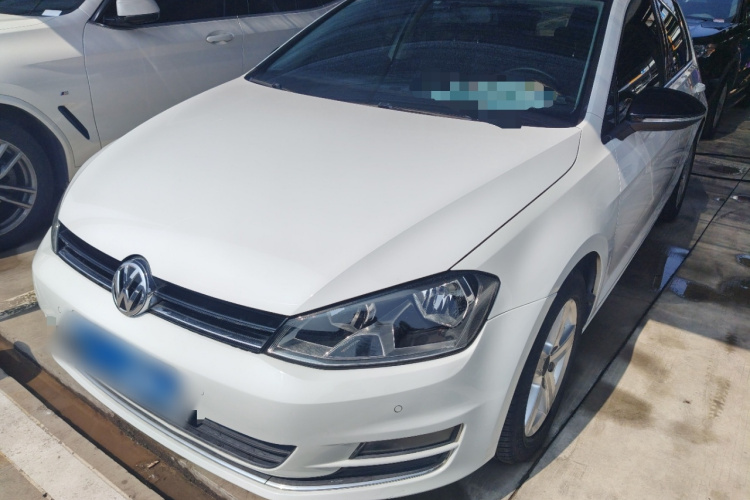 Volkswagen Golf 2017 car image #2