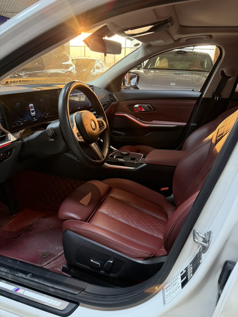 BMW 3 Series 2024 immagine di auto #3