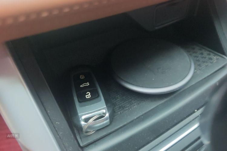 GEELY Vision X6 2019 immagine di auto #10