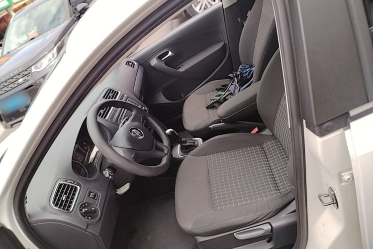 Volkswagen Polo 2015 #15 Volkswagen Polo 2015 car image #15
