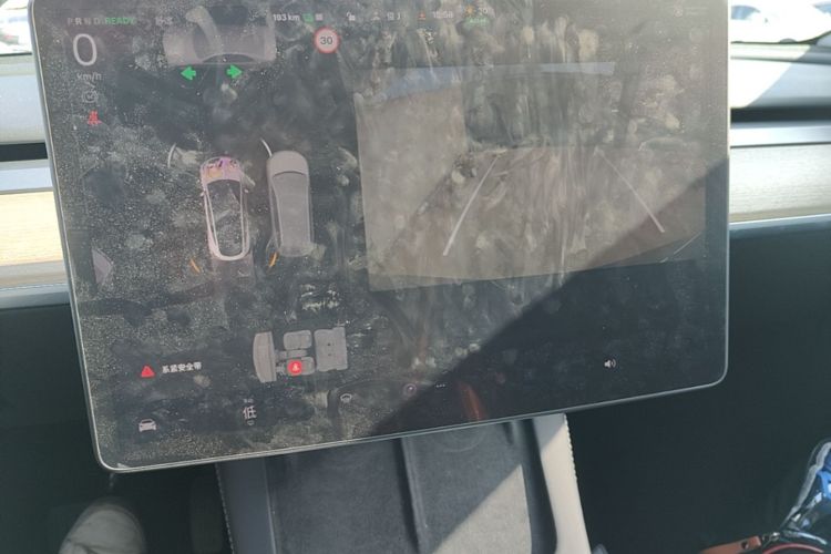 Tesla Model Y 2023 car image #17