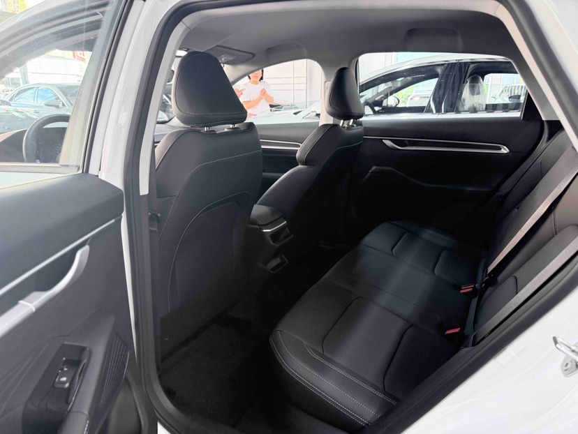 GEELY Emgrand 2025 #4 GEELY Emgrand 2025 car image #4