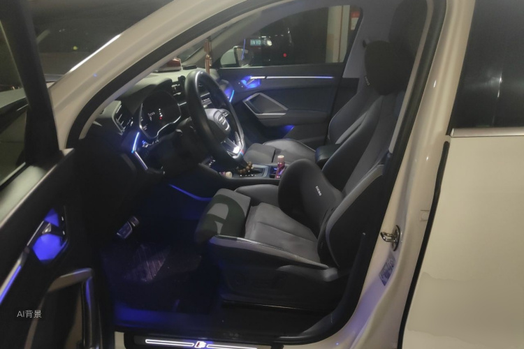 Audi Q3 2022 car image #17