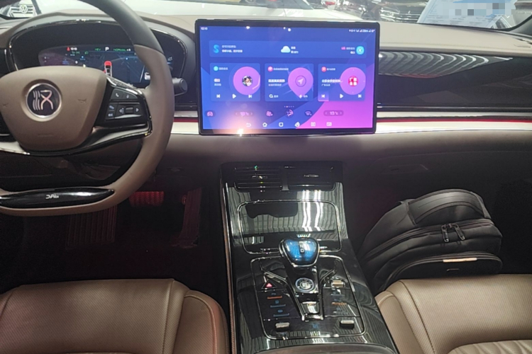 BYD Han 2023 car image #13