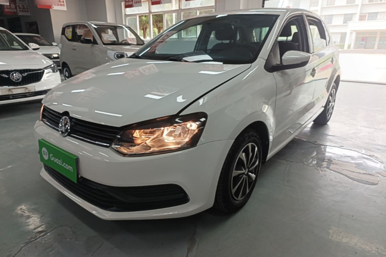 Volkswagen Polo 2019 car image #2