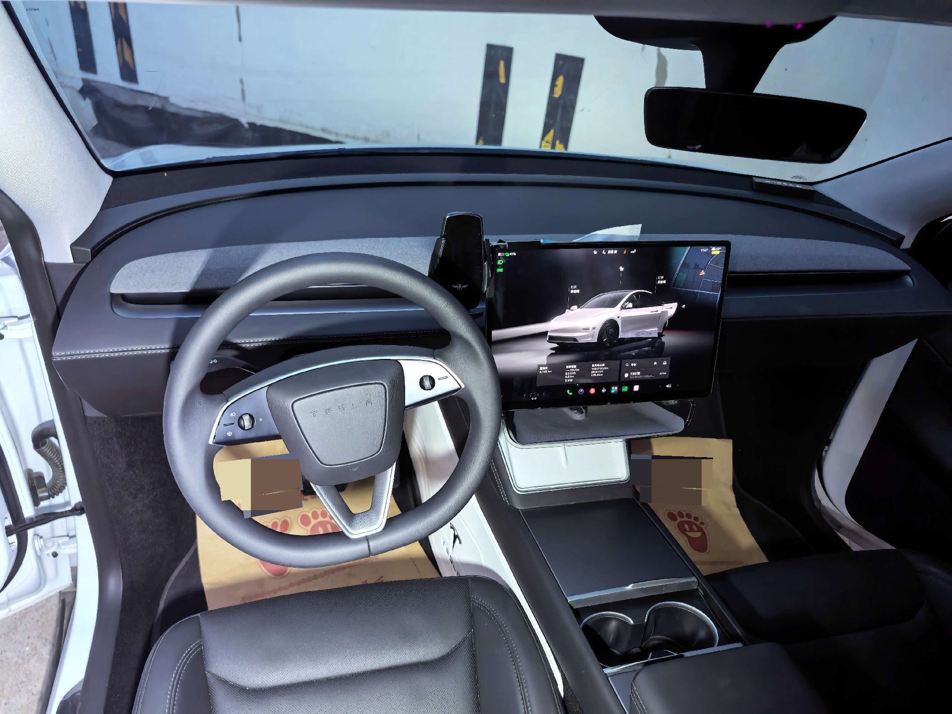 Tesla Model Y 2025 car image #2