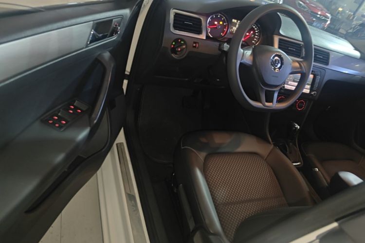 Volkswagen Santana 2015 car image #16