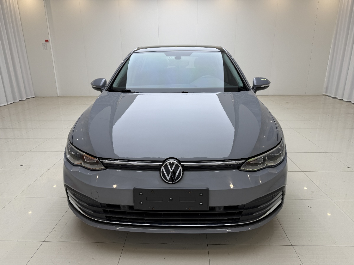 Volkswagen Golf 2022 car image #2