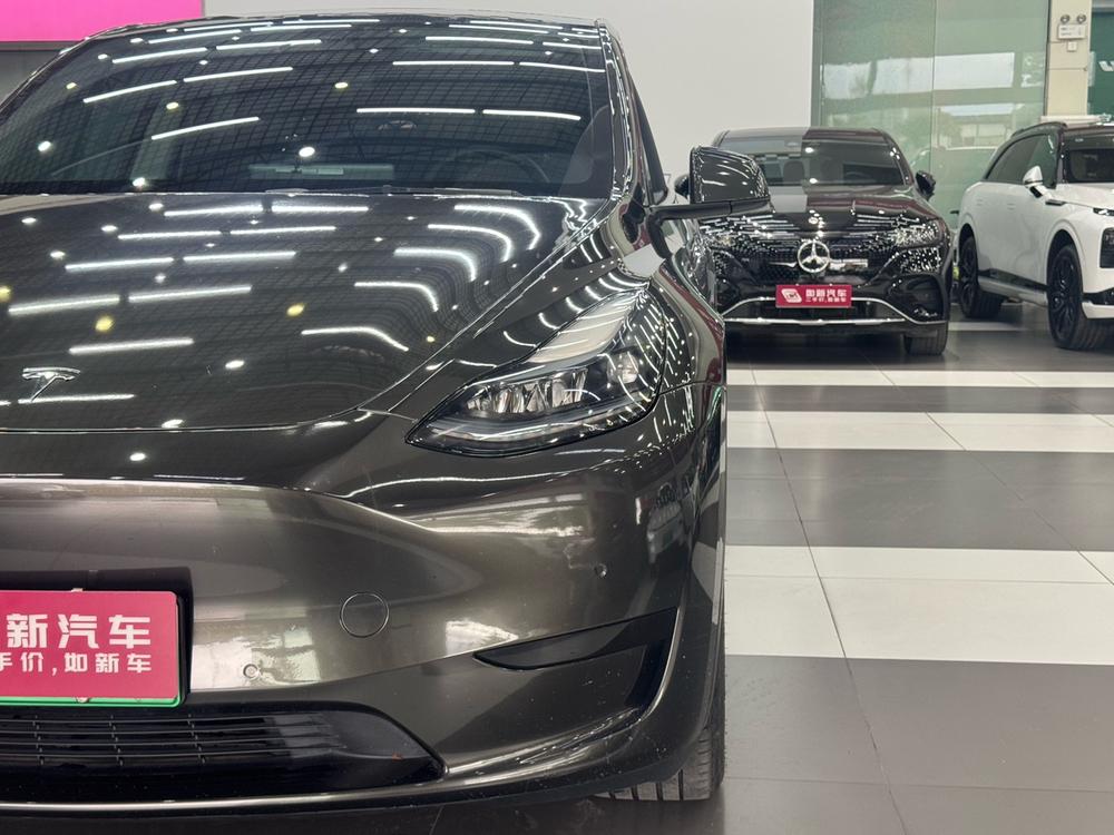 Tesla Model Y 2023 car image #7