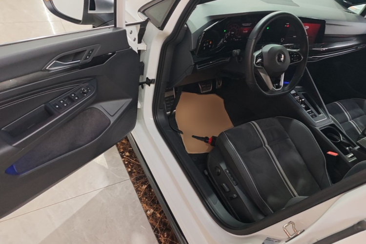 Volkswagen Golf 2022 car image #16