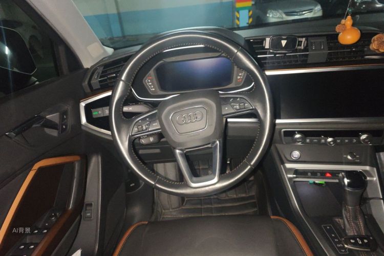 Audi Q3 2020 car image #12