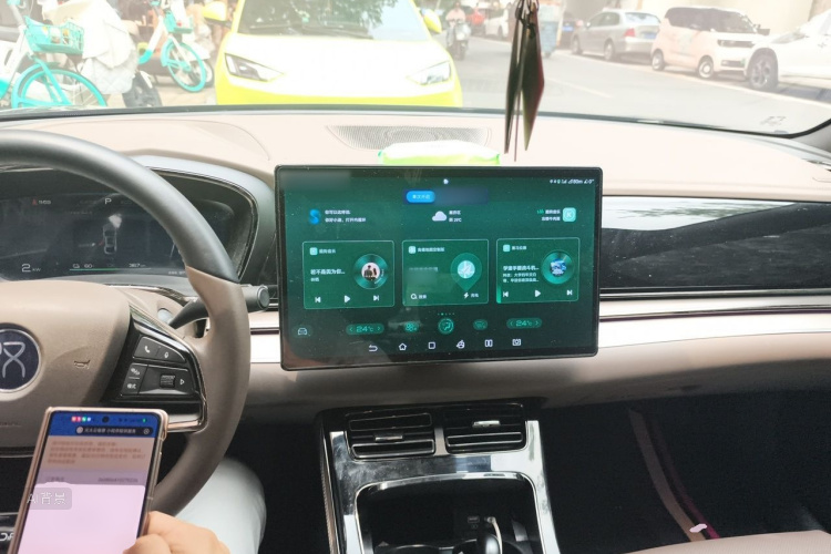 BYD Han 2023 car image #11