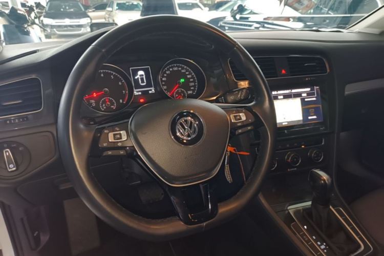 Volkswagen Golf 2020 car image #15