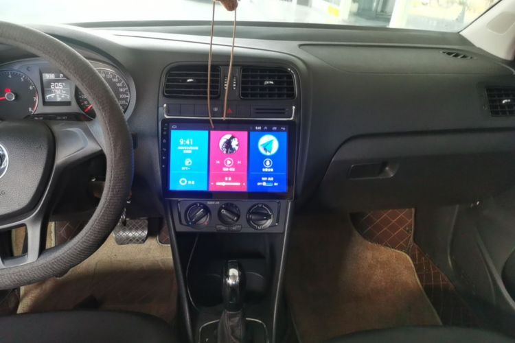 Volkswagen Polo 2017 car image #13