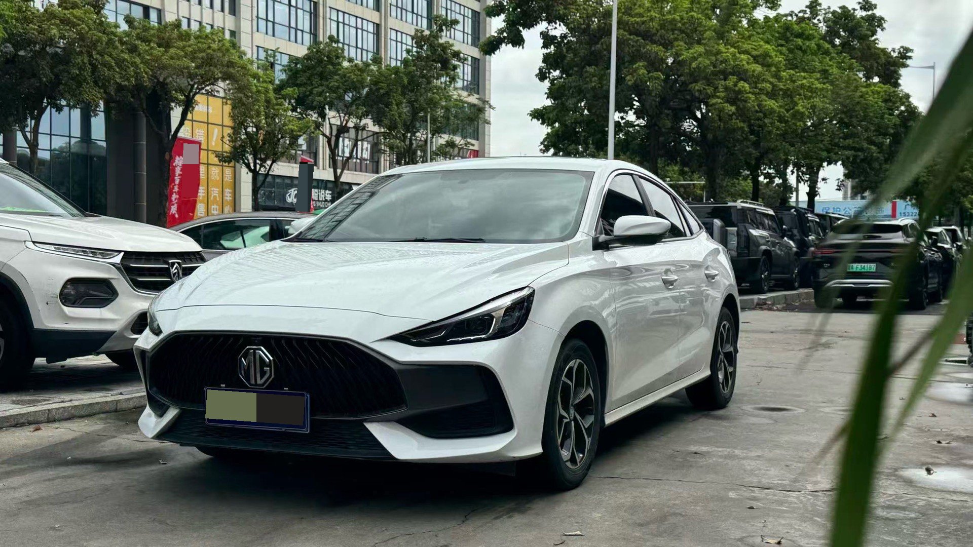 MG 5 2024 immagine di auto 