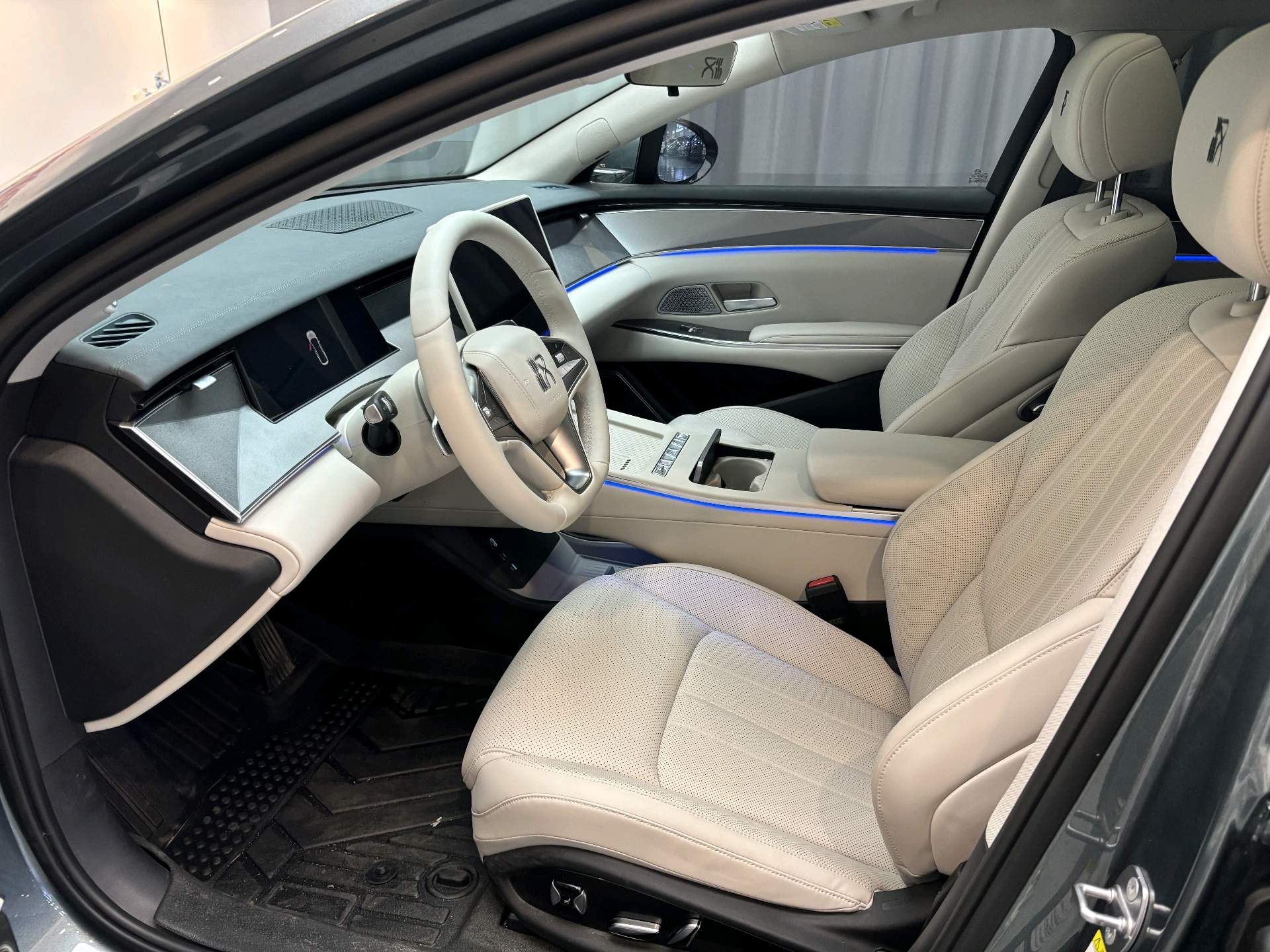 BYD HanL 2025 car image #4