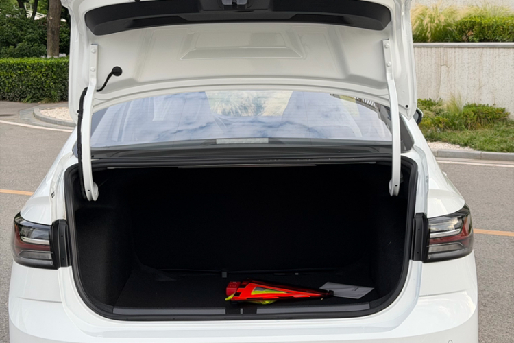 Volkswagen Lavida 2026 car image #15