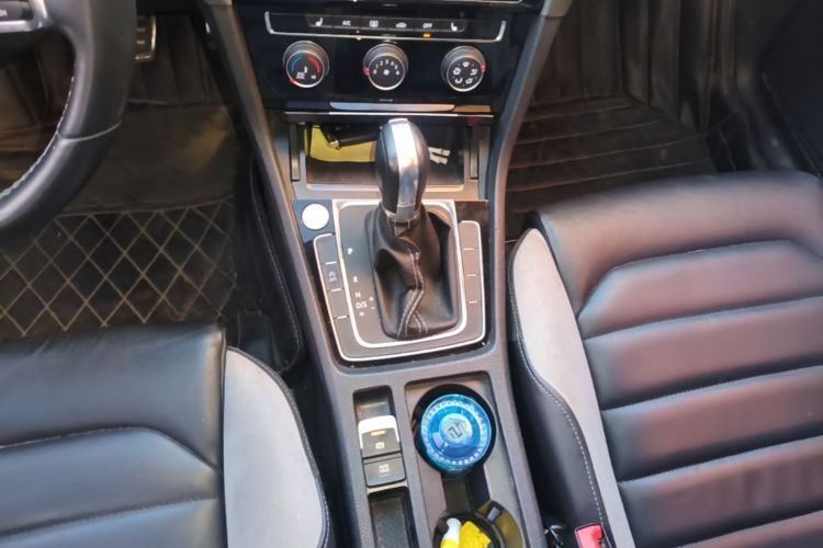 Volkswagen Golf 2019 car image #20
