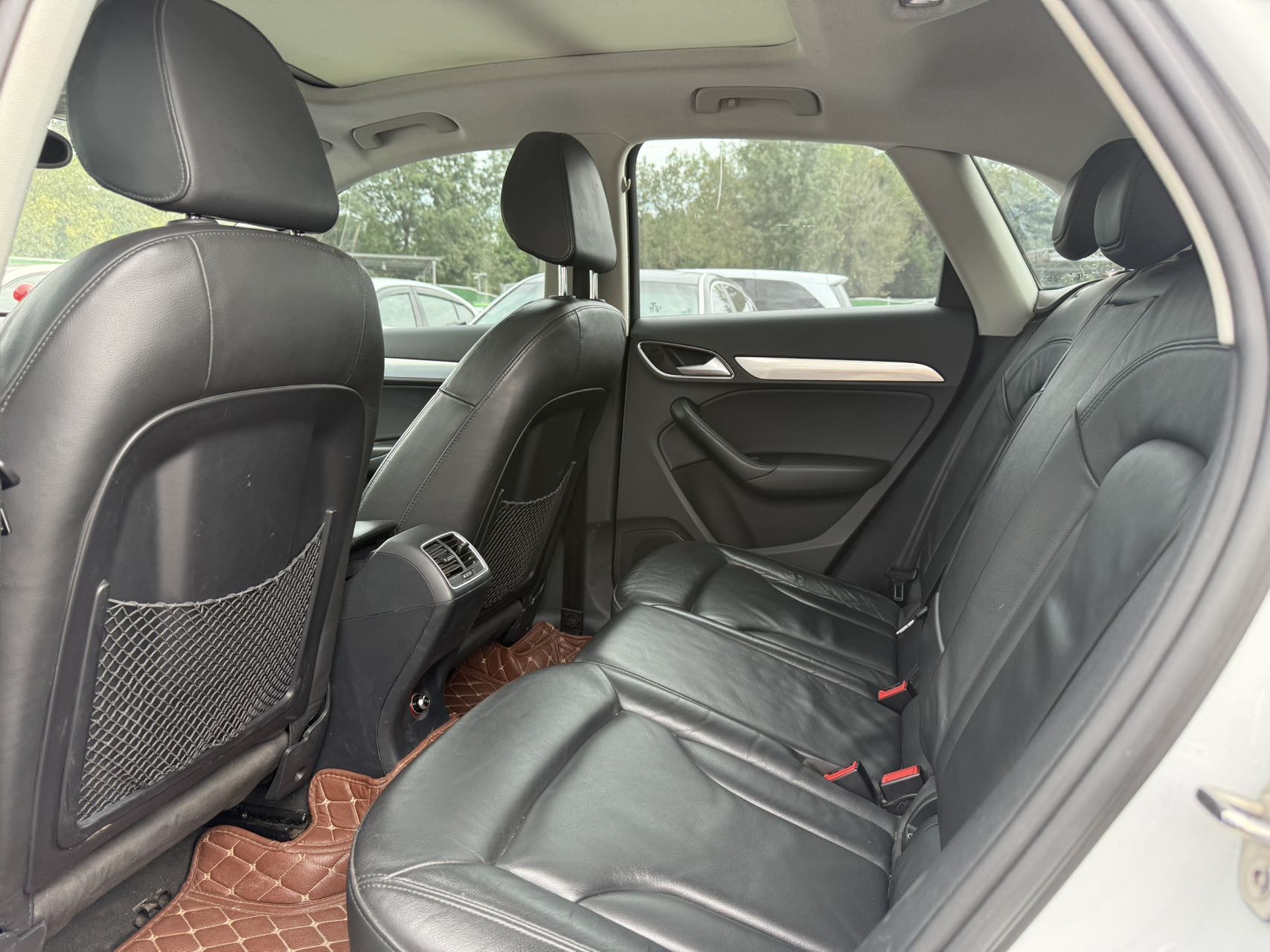 Audi Q3 2015 car image #8
