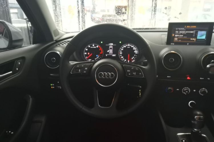 Audi A3 2018 car image #11