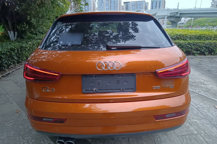 Audi Q3 2017 car image #6