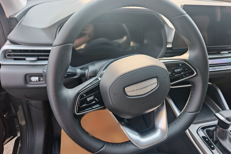 GEELY Emgrand 2025 #12 GEELY Emgrand 2025 car image #12