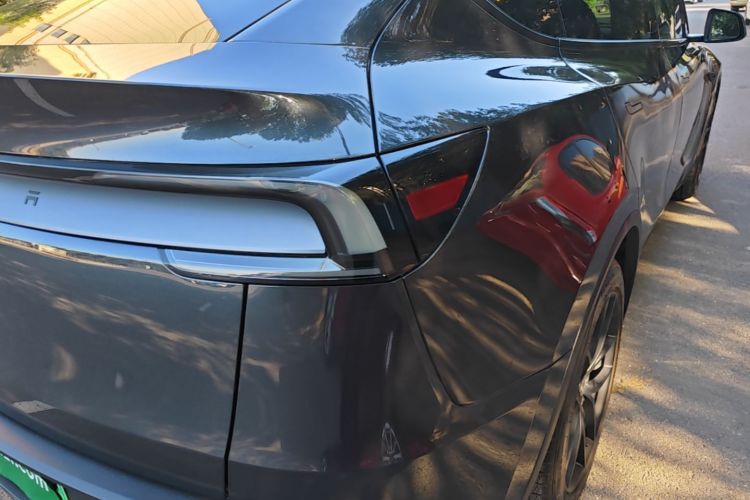 Tesla Model Y 2025 car image #8