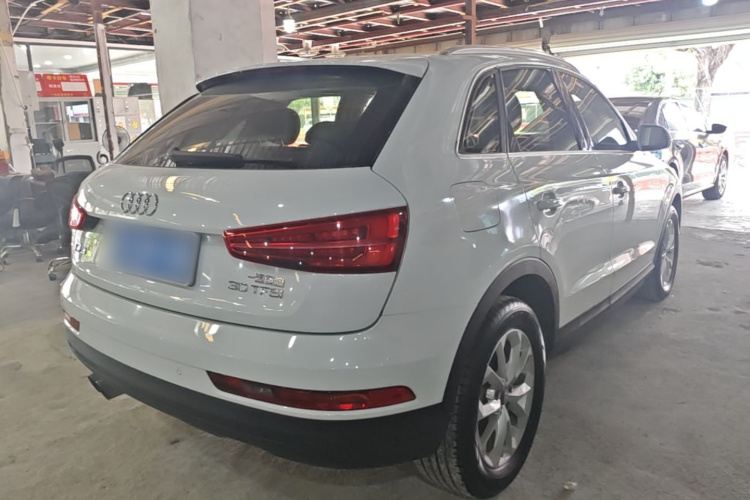 Audi Q3 2018 car image #7