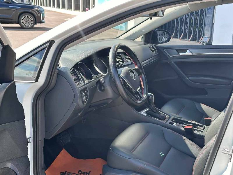 Volkswagen Golf 2017 car image #7