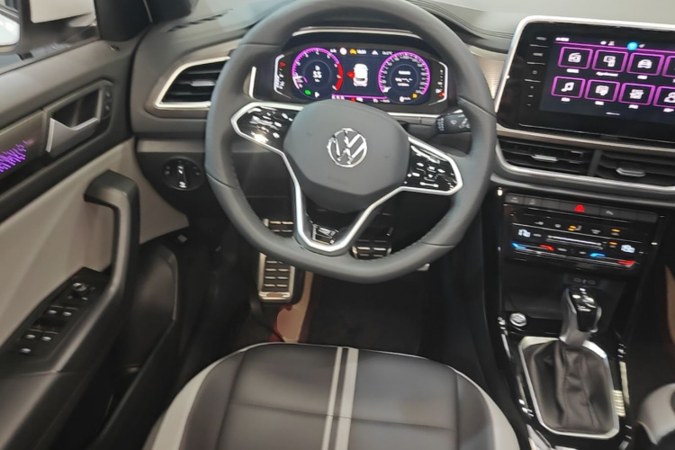 Volkswagen T-Roc 2025 car image #24