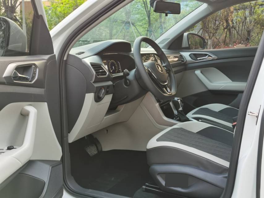 Volkswagen T-Cross 2023 car image #4