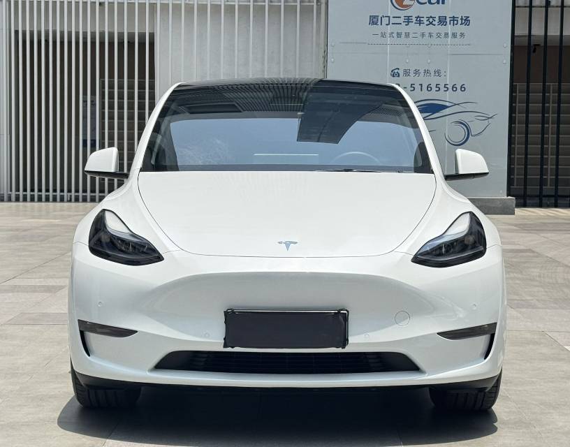 Tesla Model Y 2022 car image #2