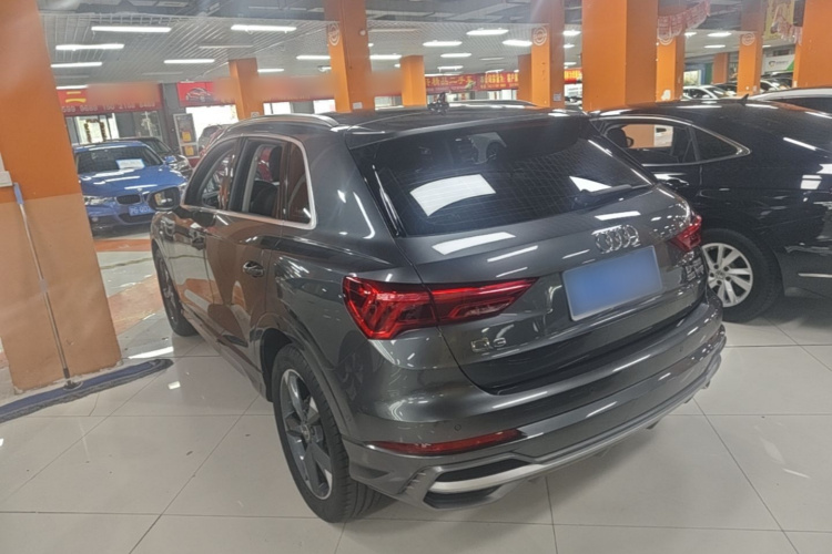 Audi Q3 2023 car image #5