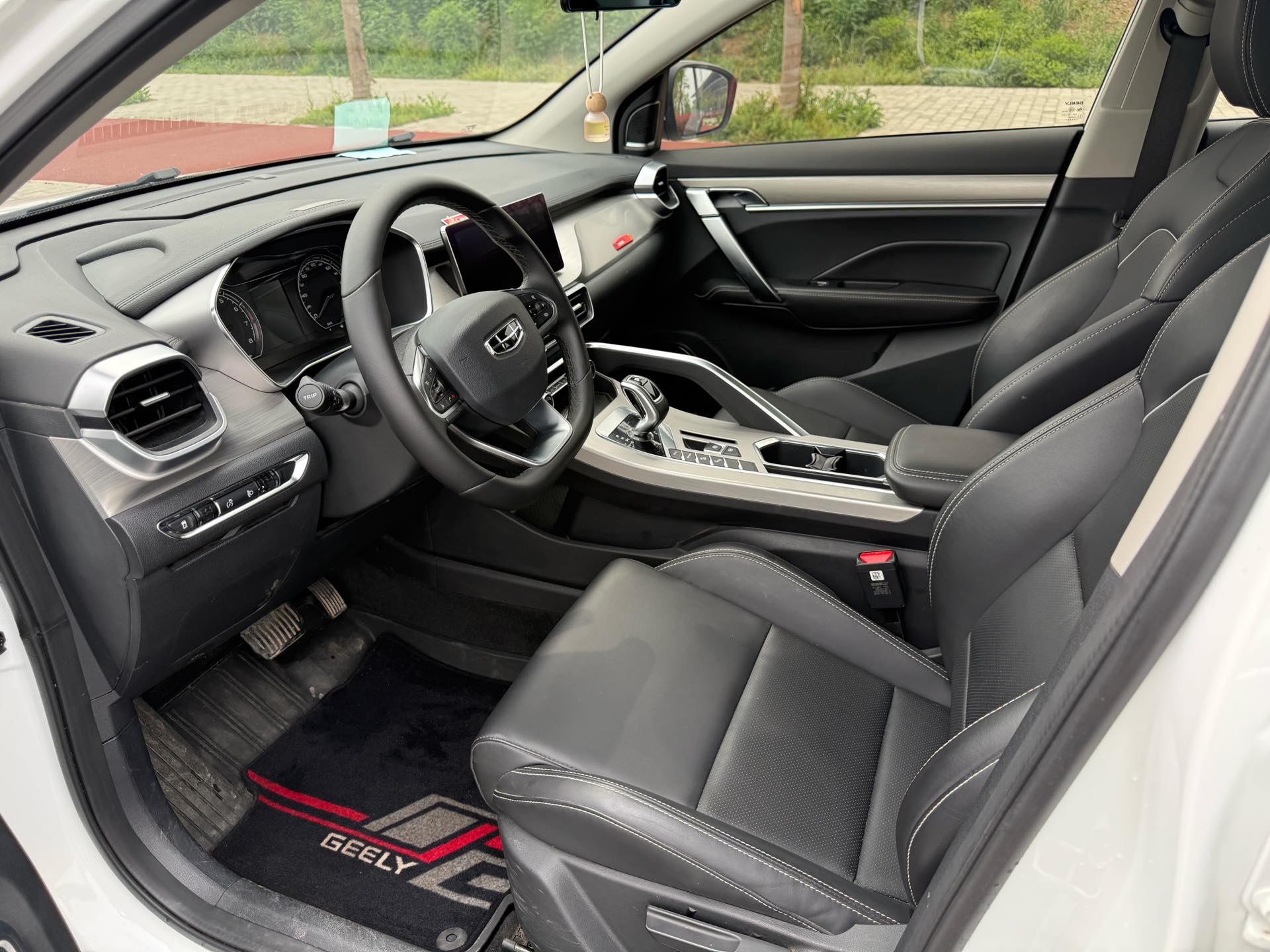 GEELY Coolray 2019 изображение автомобиля #4