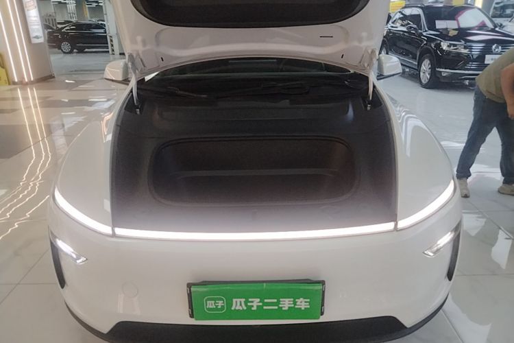 Tesla Model Y 2025 #20 Tesla Model Y 2025 car image #20