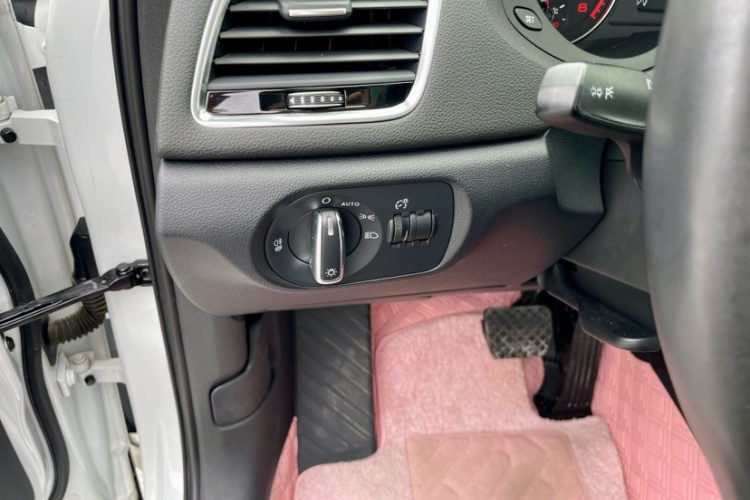 Audi Q3 2016 immagine di auto #16