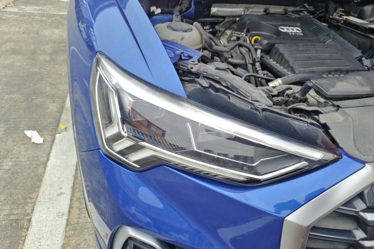 Audi Q3 2020 car image #8