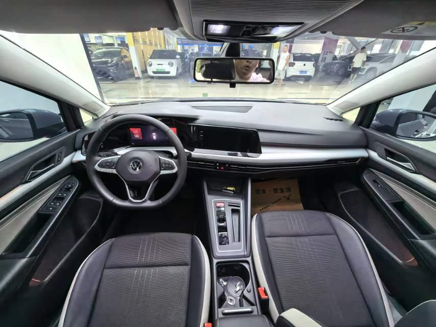 Volkswagen Golf 2023 car image #12