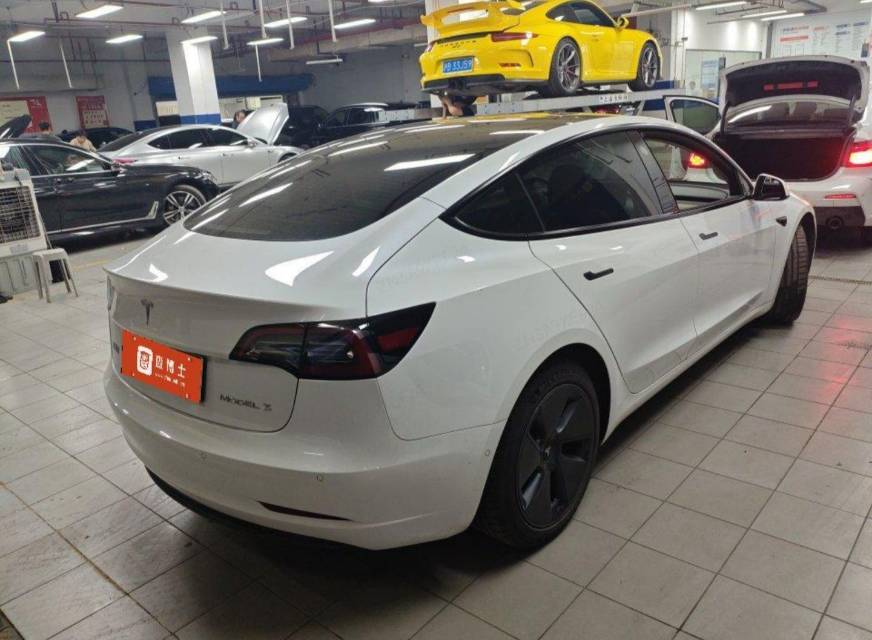 Tesla Model 3 2021 car image #3