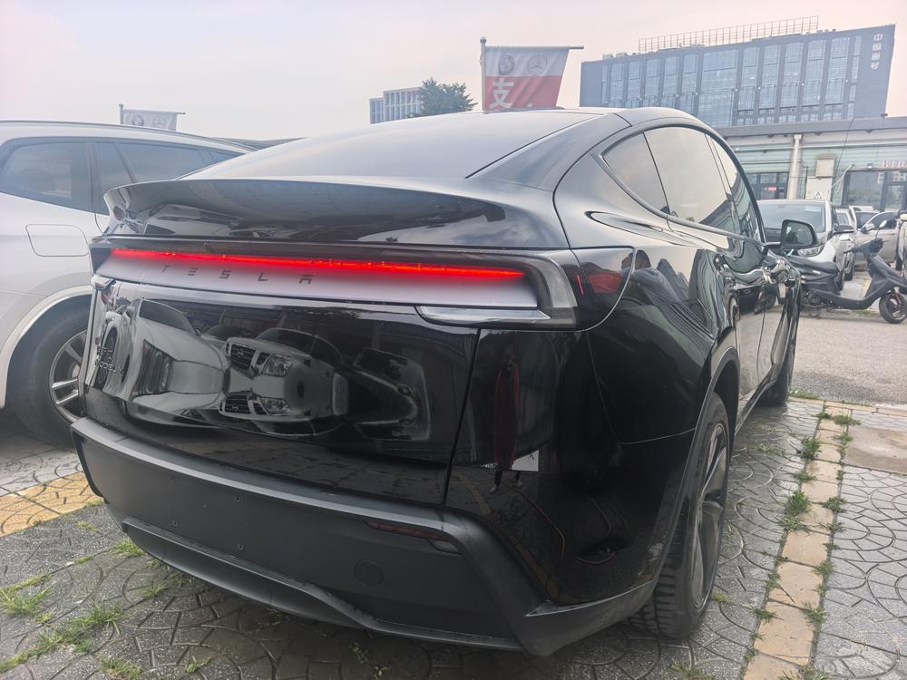 Tesla Model Y 2026 car image #5