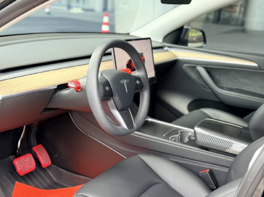 Tesla Model Y 2023 car image #7