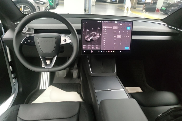 Tesla Model Y 2026 car image #11