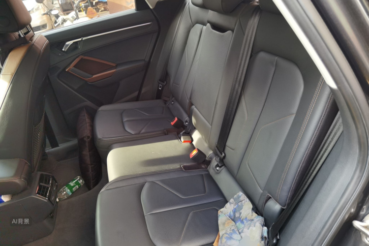 Audi Q3 2019 car image #19