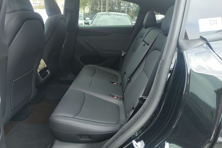 Tesla Model Y 2026 #17 Tesla Model Y 2026 car image #17