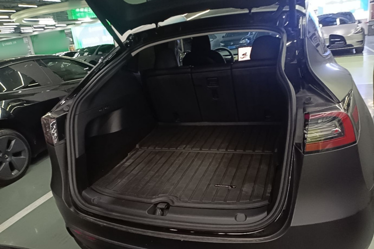 Tesla Model Y 2023 #19 Tesla Model Y 2023 car image #19
